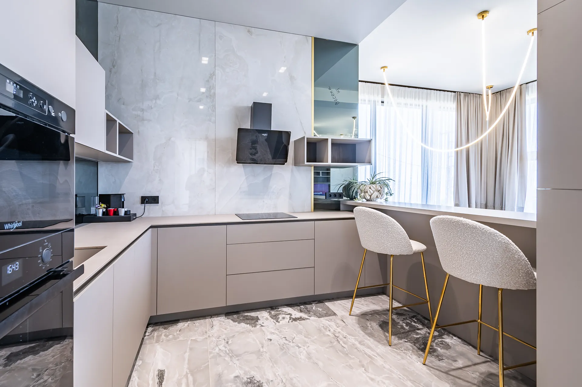 Tiara Holidays - Alicanto Luxury Villas - kitchen